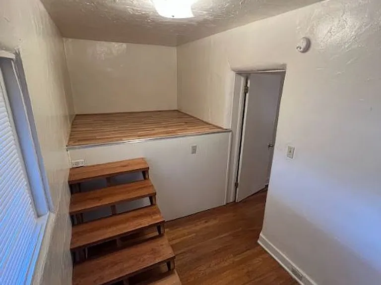 135 141 Yale 2135 #2139 — Photo 14