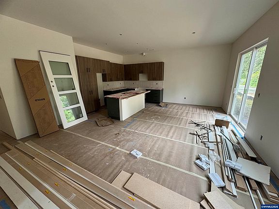 4th image of 4048 Kurth St S