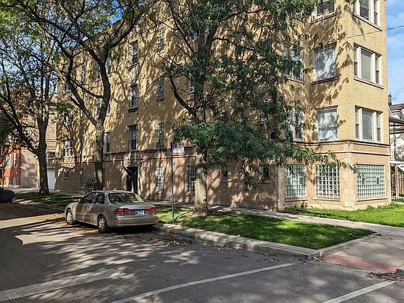2nd image of 3704-06 Cullom Ave #3706-1