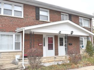 916 N Boxwood Dr #B, Mount Prospect, IL 60056