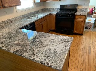 2367 Meadowview Ct, Aurora, IL 60502