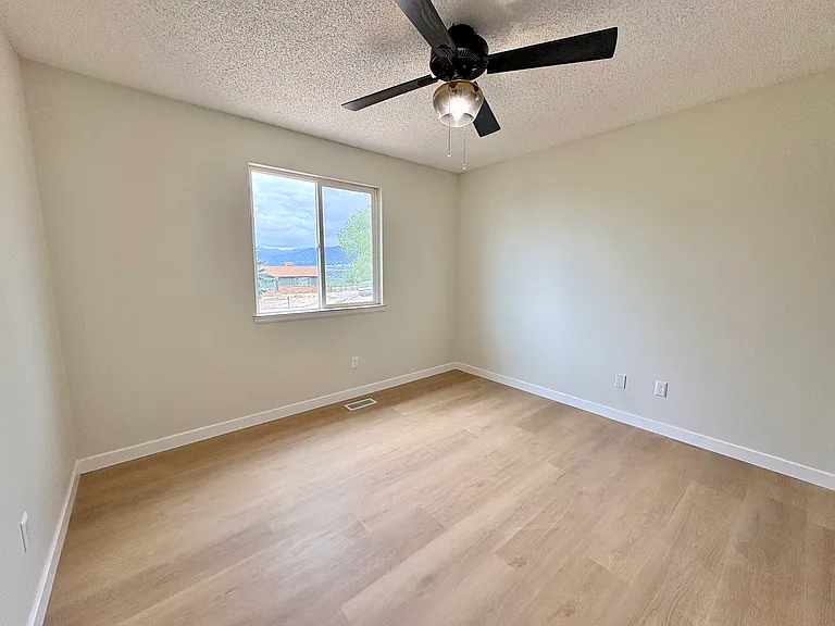 2210 Friendship Cir — Photo 5