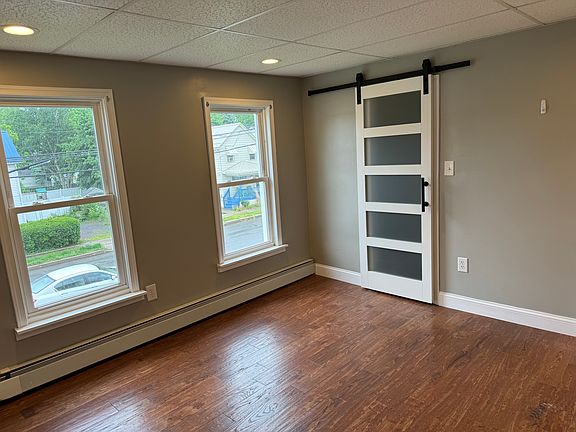 5th image of 136 Sharpe St