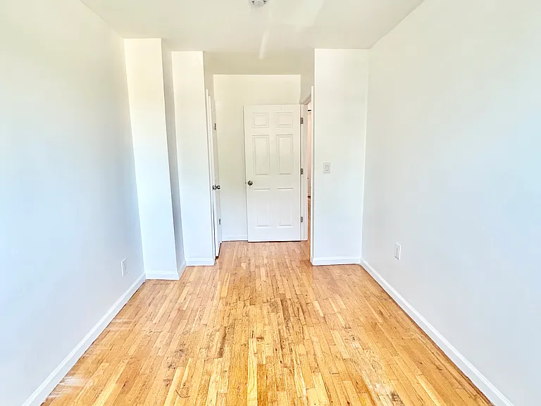 2753 Tenbroeck Ave #3 — Photo 12