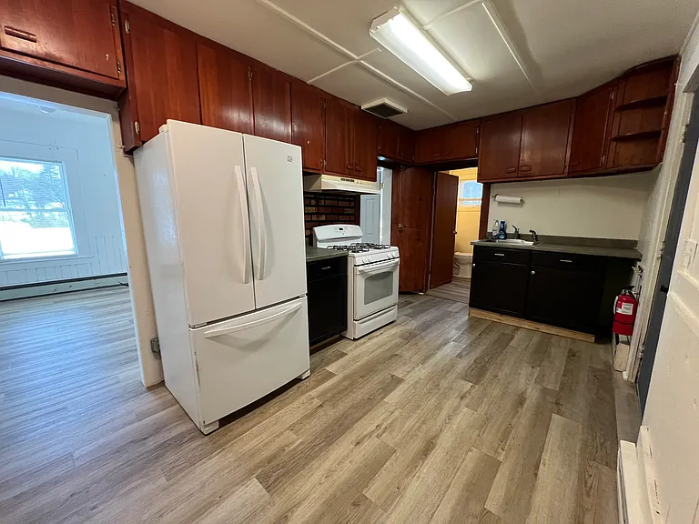 130 E High St — Photo 2