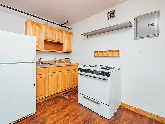 5th image of 27 Arion Pl APT 210