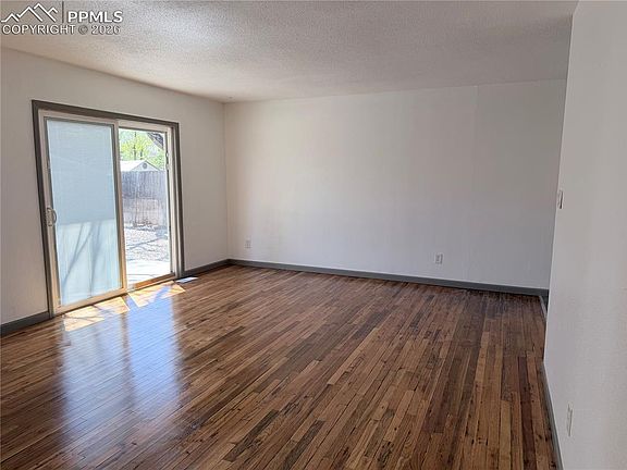 3rd image of 1123 Royale Dr
