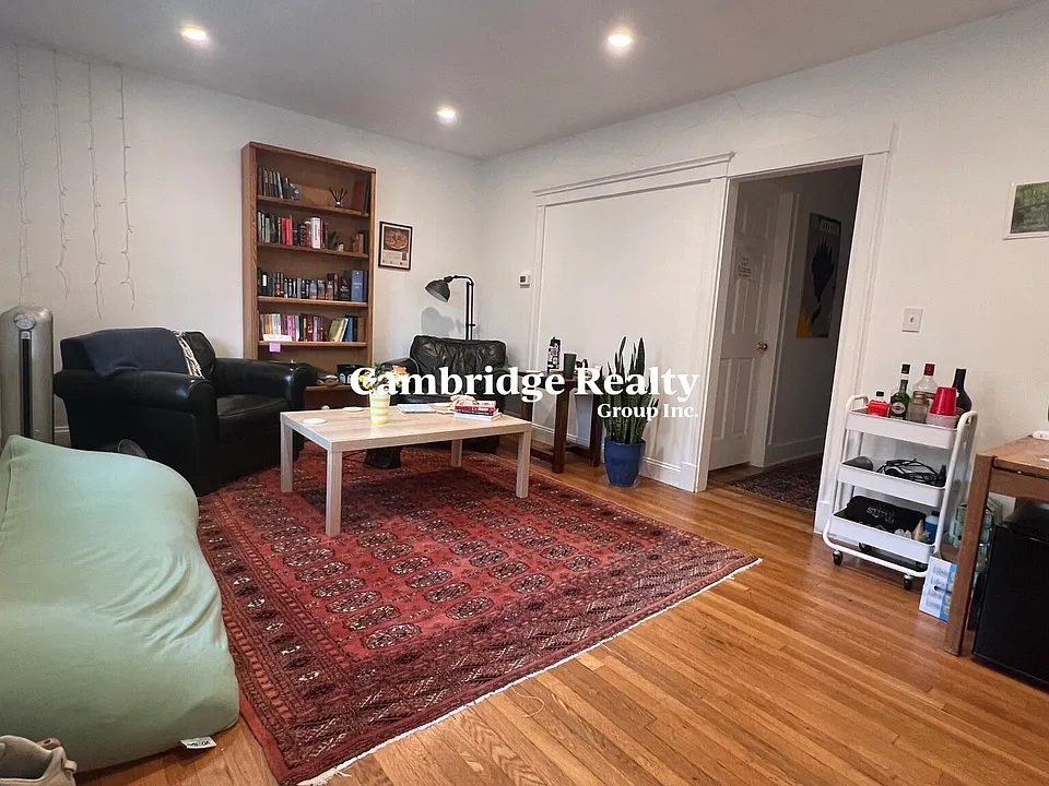 24 Chetwynd Rd #1T