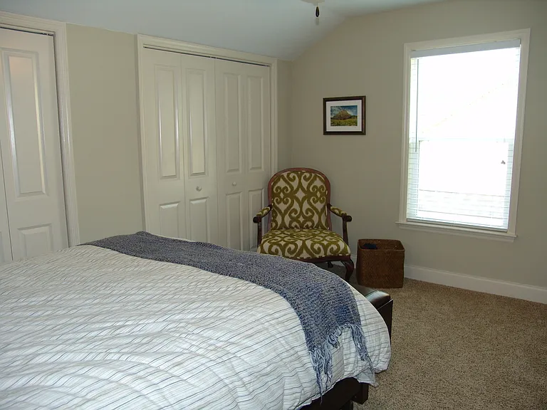 1038 Barrett Dr — Photo 11