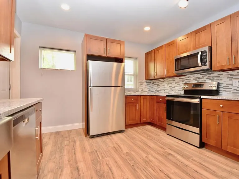 1167 Linwood Ave — Photo 8