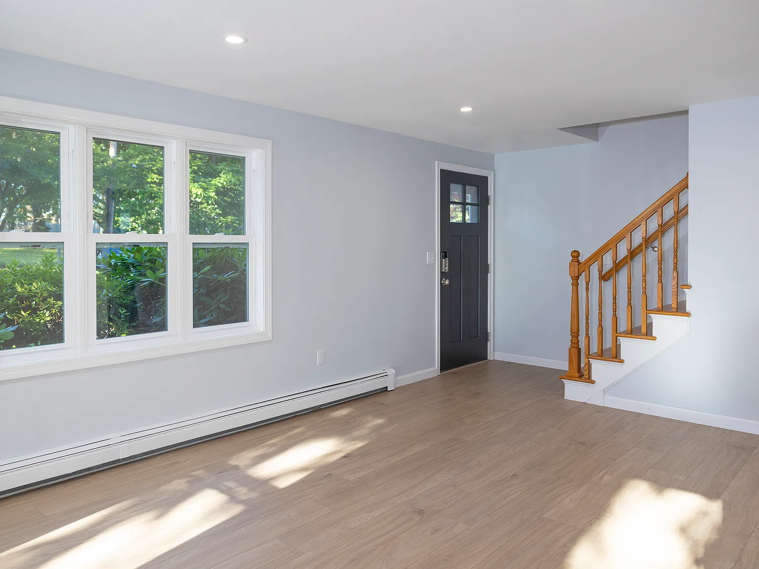 4 bed, 1.5 bath, 1298 sqft, $3,650 — Photo 2