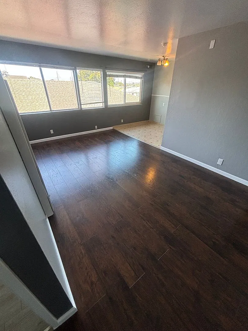 7615 Bancroft Ave. — Photo 1