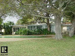 3rd image of 3547 Bayshore Blvd NE