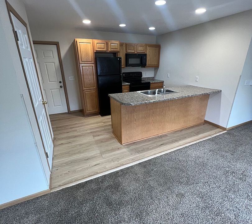 1st image of 103 12th Ave NE #1