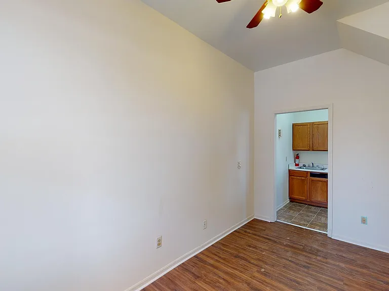2215 Washington Ave #2 — Photo 8