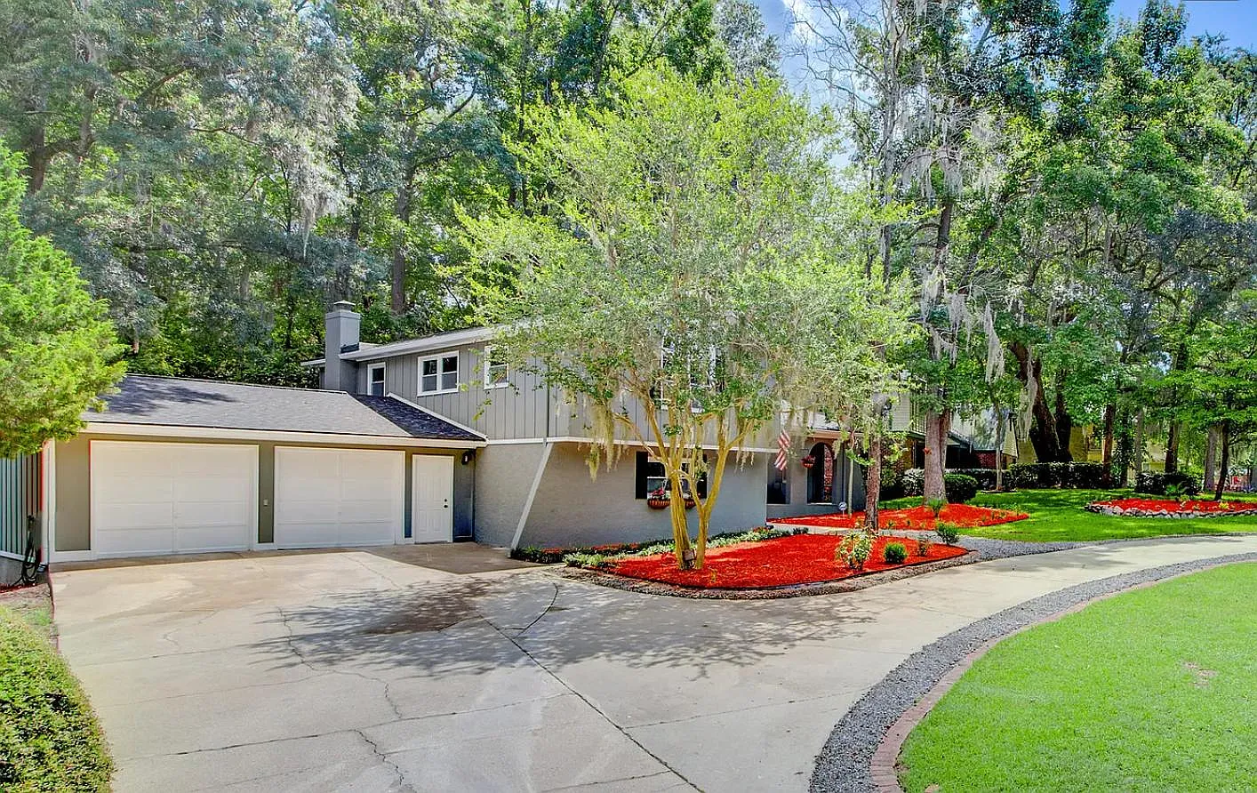 403 Fairington Dr — Photo 3
