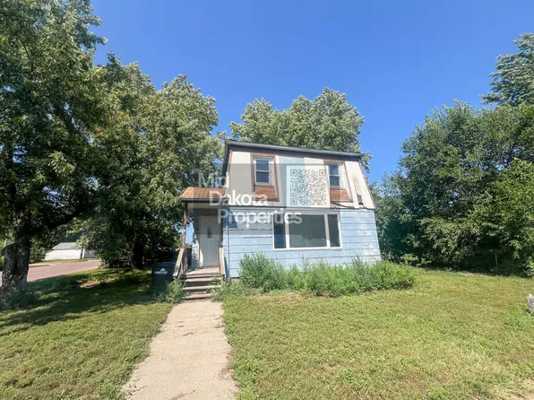 1122 W 3rd Ave, Mitchell, SD 57301