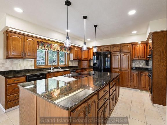 3rd image of 2617 Lakewood Dr