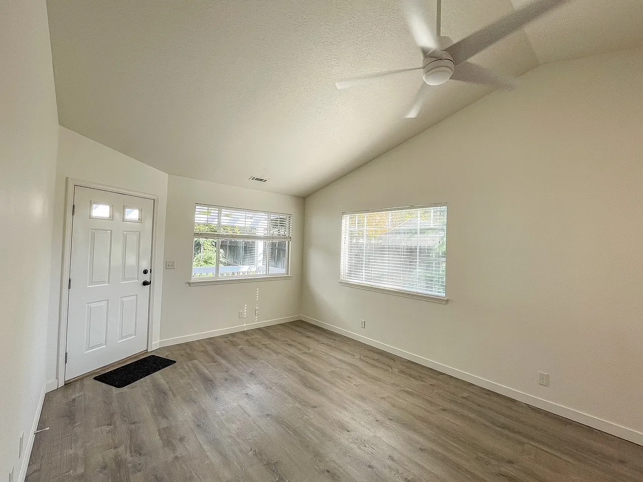 2 bed, 875 sqft, $1,950 — Photo 4