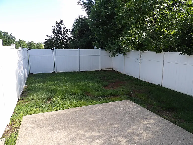 108 Charleston Ct — Photo 27