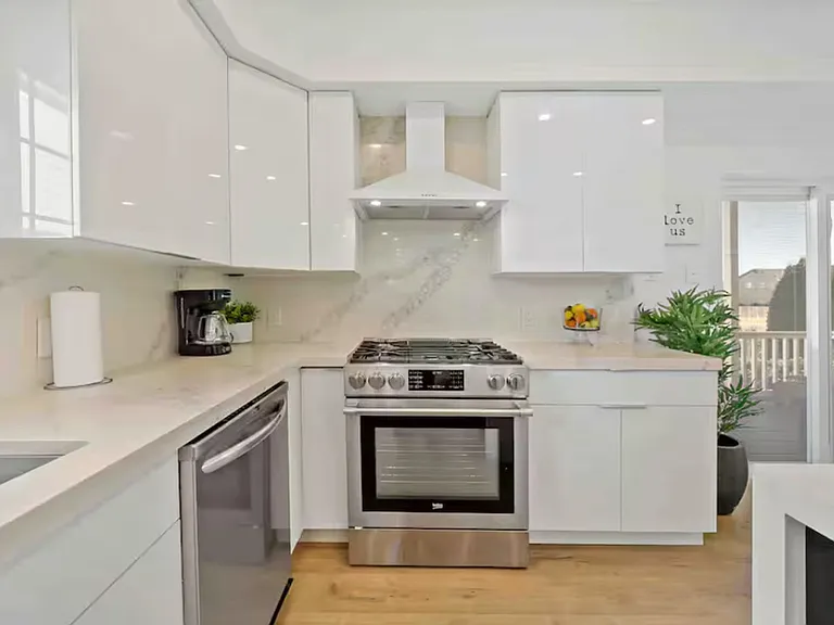 909 N Burghley Ave — Photo 21