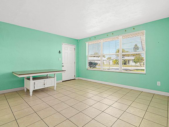 5th image of 16 Alamanda Dr