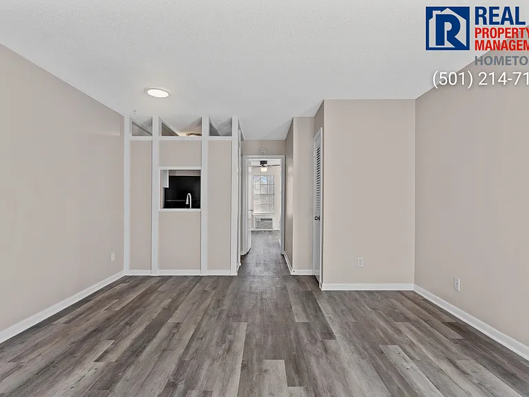 Orleans Square Apartments — Photo 4