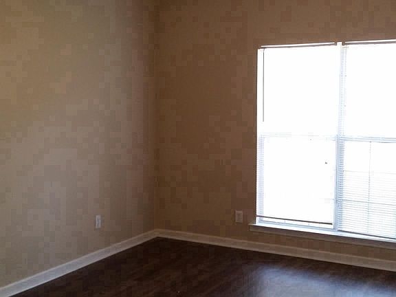 2nd image of 1349 Kingston Oaks