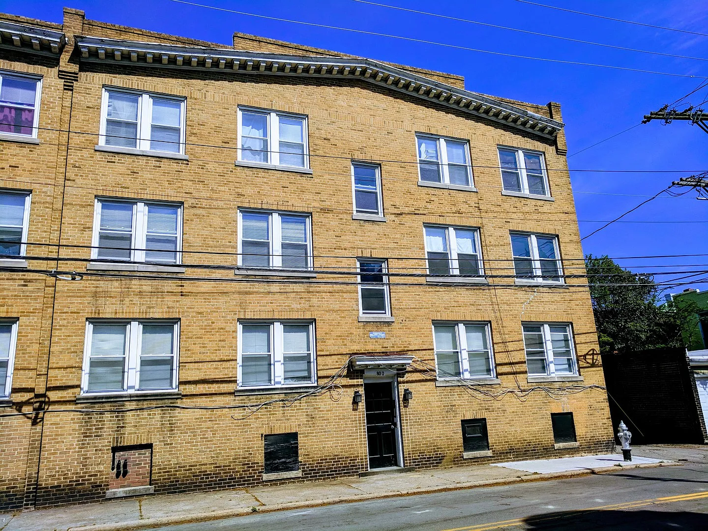800 N. Sheppard St. — Photo 1
