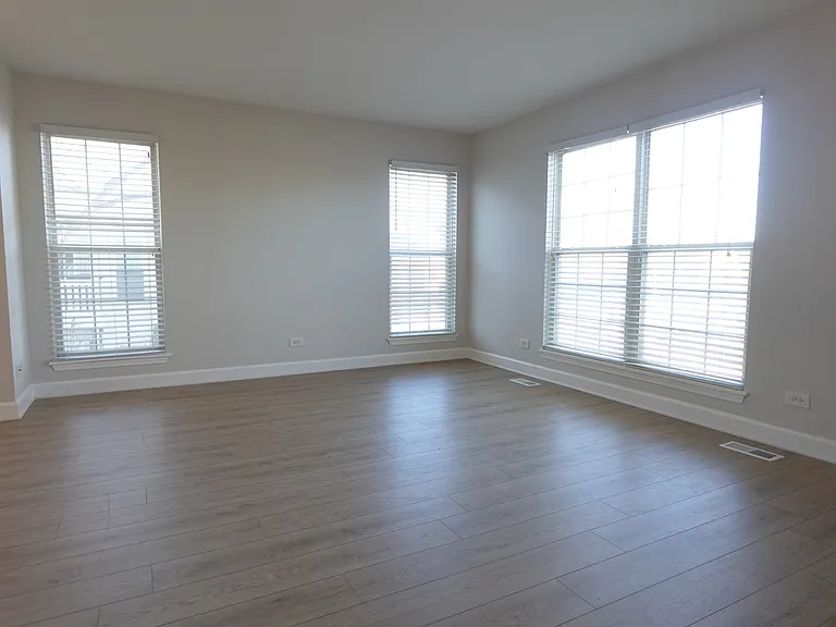881 Essex Cir #881 — Photo 5