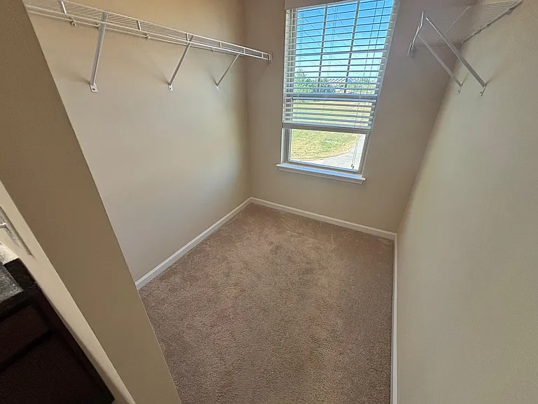 451 Shakespeare Dr — Photo 32