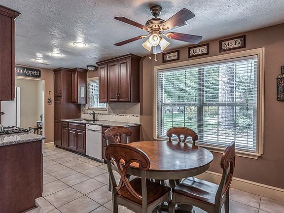 4th image of 2139 Parkdale Dr