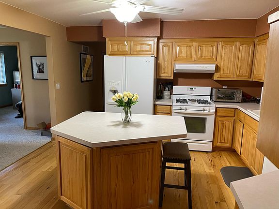 Appliances included, gas stove, RO water