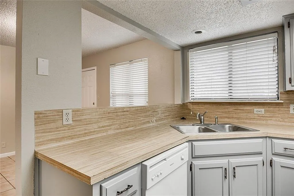 Building Photo - 1704 Shag Bark Trl #A
