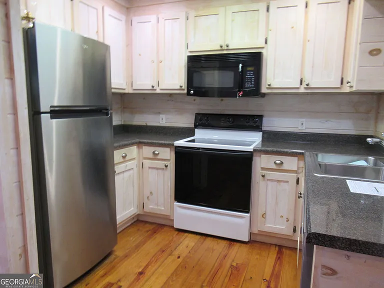 139 Trevor Trl — Photo 14