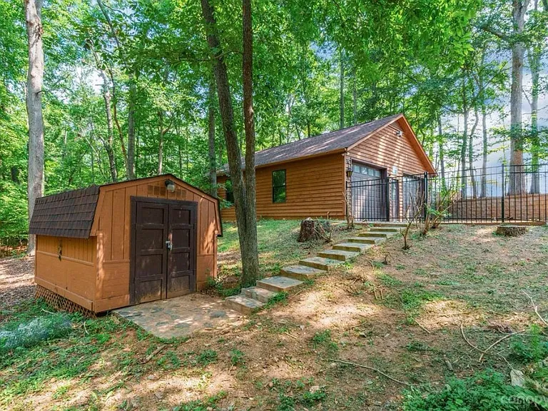 318 Wellington Dr — Photo 29