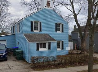 5580 Arrowwood St, Greendale, WI 53129