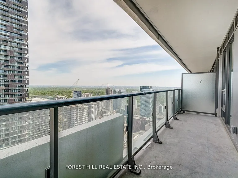 2221 Yonge St #5010 — Photo 23