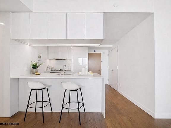 3rd image of 99 Hudson St #2607