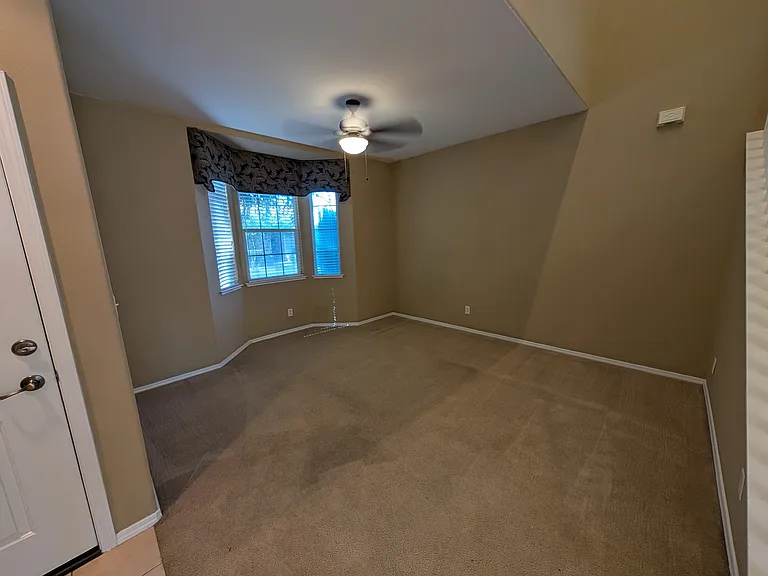 753 W Bordeaux Ln — Photo 3