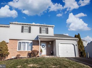 945 Timber Ln, Sinking Spring, PA 19608