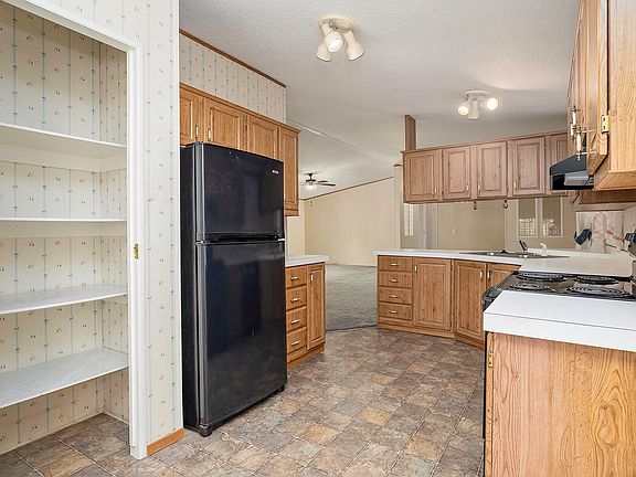 5th image of 1570 S Peach St Space 4