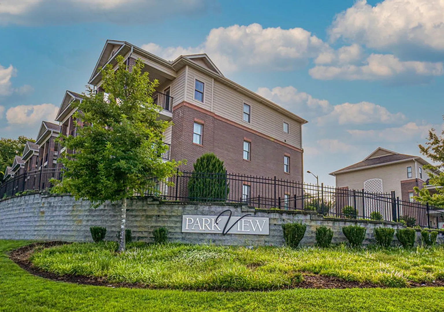 Parkview Condominiums — Photo 4