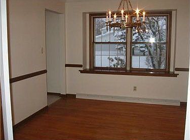 3rd image of 5606 Larchmont