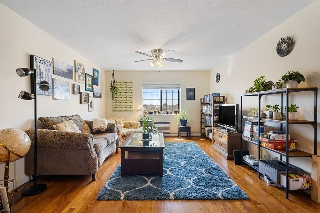 2 bed, 900 sqft, $3,000 — Photo 1
