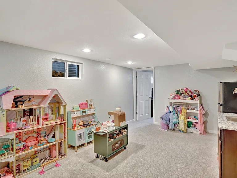 6981 S Cherokee St — Photo 11