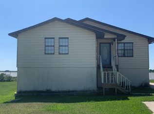 990 W Bayshore Dr, Palacios, TX 77465