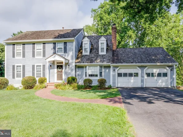 4914 Shadow Valley Dr, Fairfax, VA 22030