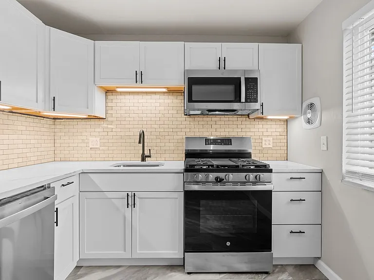 945 Ohlman Ave — Photo 5
