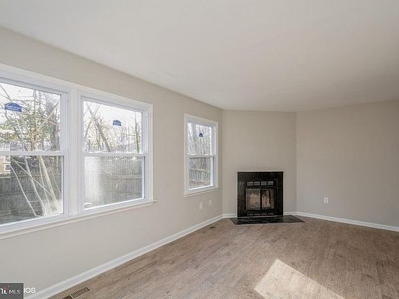 3rd image of 212 Westdale Dr